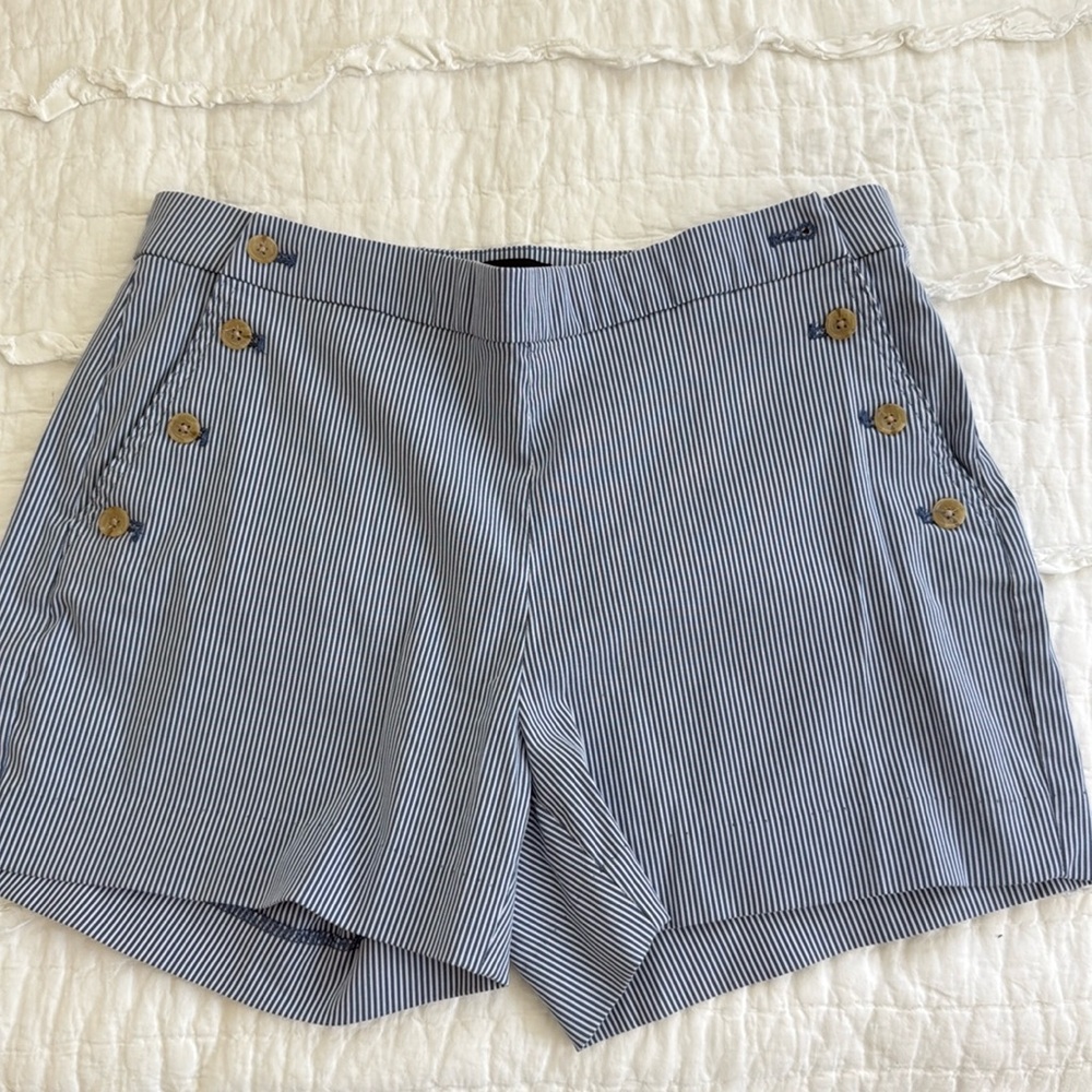 Banana Republic preppy navy and white shorts.